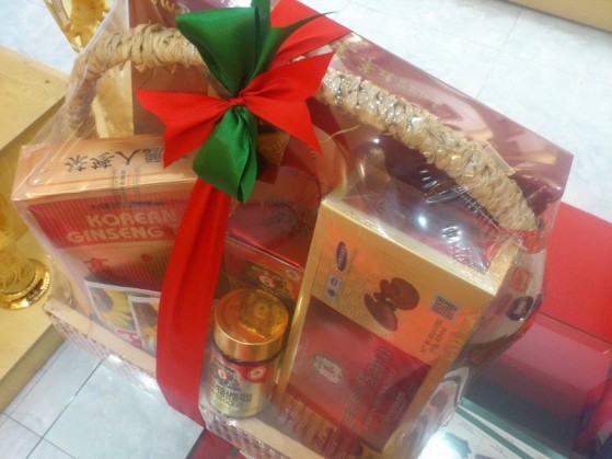 Giỏ quà Tết sang trọng với sản phẩm Hồng sâm Hàn Quốc